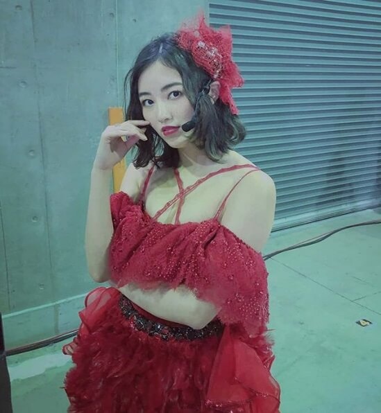 松井珠理奈、真っ赤なセクシードレス姿が大反響「妖艶な美女」「安っぽい？」