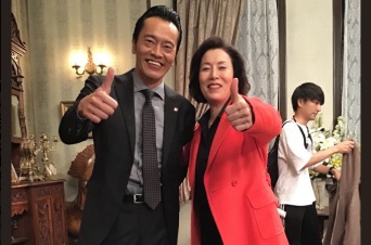 画像は、「遠藤憲一」公式Twitterより