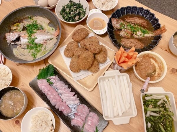 辻希美の作る夕食に対して厳しいツッコミの声「魚と野菜だけじゃダメなの？」