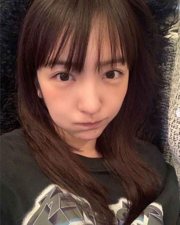 板野友美、前髪セルフカット報告も大反響「切るの上手！そして可愛い！」