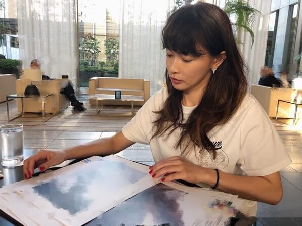 長谷川京子、写真集を最終チェックする姿に称賛の声「美しすぎる」