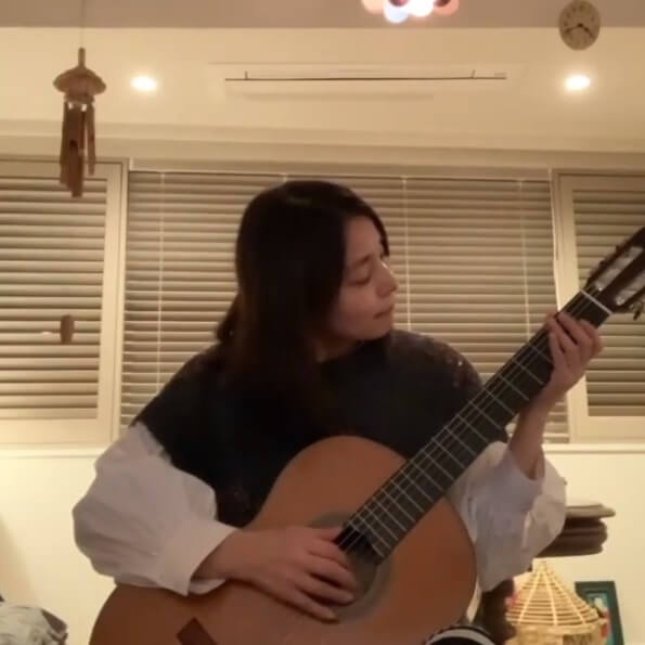 石田ゆり子、アラフィフでギターに挑戦する向上心に大反響