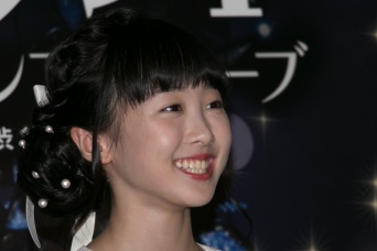 「トリバゴ」CMで話題のナタリー・エモンズ出演「ブロードウェイ クリスマス・ワンダーランド2017」応援サポーターに本田望結