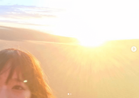 吉岡里帆、日の出をバックにした自撮りに「太陽よりも綺麗だ」の声