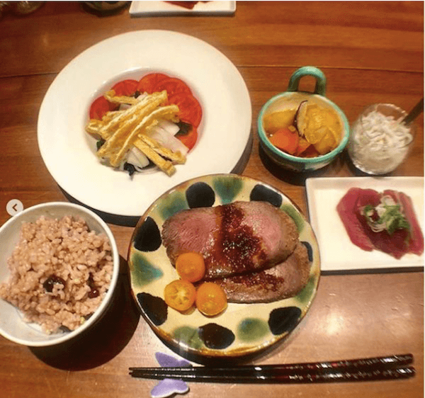 工藤静香、絶品おかずが並ぶ木村家の食卓に絶賛の嵐「レストランみたいにキレイ！」