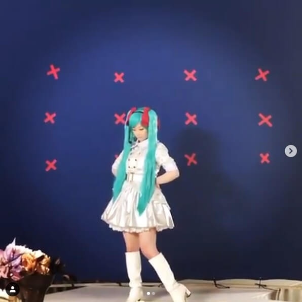 橋本環奈、水色ツインテール姿で踊る動画に歓喜の声「やはり奇跡の可愛さ」