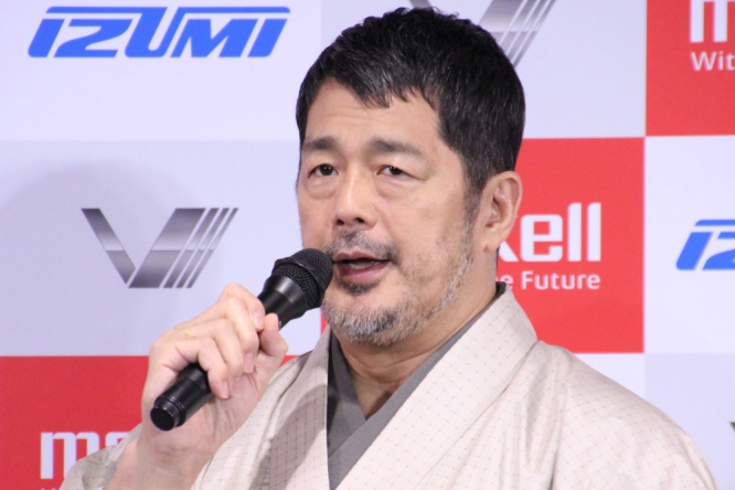電動シェーバーのイベントにヒゲ面でやってきた高田延彦