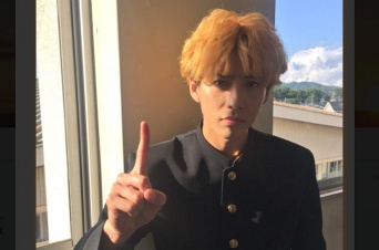 画像は、「賀来賢人」公式Twitterより