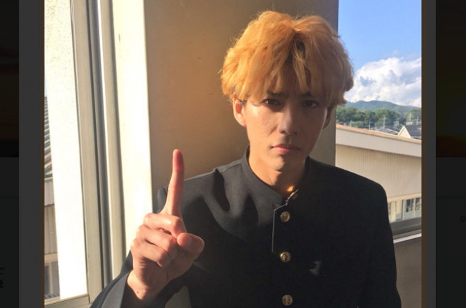 画像は、「賀来賢人」公式Twitterより