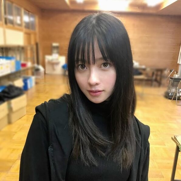 橋本環奈、フォロワー150万人突破記念のオフショットが大反響