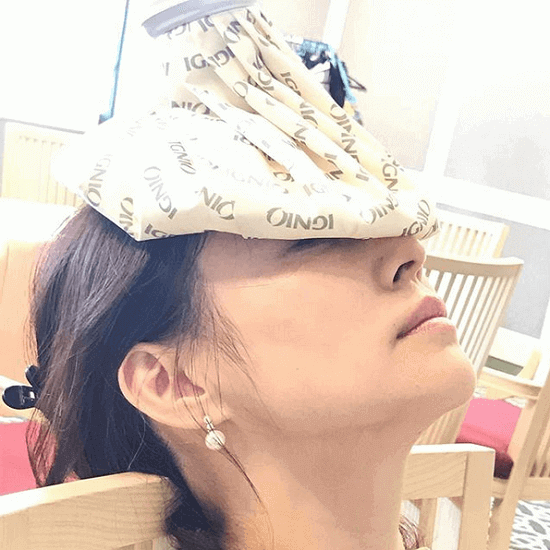 石田ゆり子、「顎のラインが美しすぎる」灼熱ロケの休憩姿に称賛の嵐