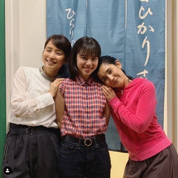 石田ゆり子、妹・石田ひかりの舞台観劇して「美人姉妹」の声相次ぐ