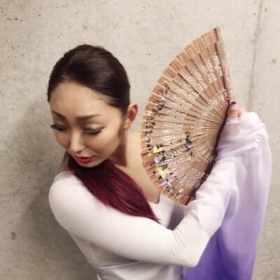 安藤美姫、扇子を持ってポーズをとる新プロフ画像に絶賛の声「妖艶で美しい！」