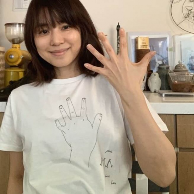 石田ゆり子、チャリティTシャツで助け合いを呼びかけに共感の声