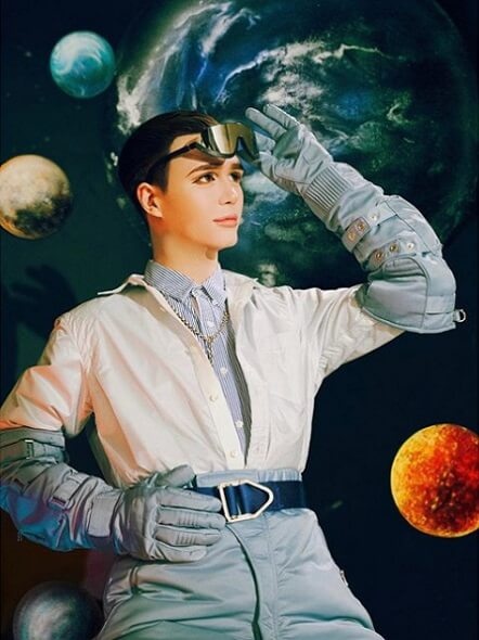 Matt、宇宙を背景に撮影した姿に総ツッコミ「サンダーバードそのもの！」