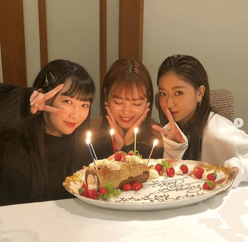藤田ニコル、「みんな未成年じゃなくなりました！」親友らの誕生日を祝って笑顔