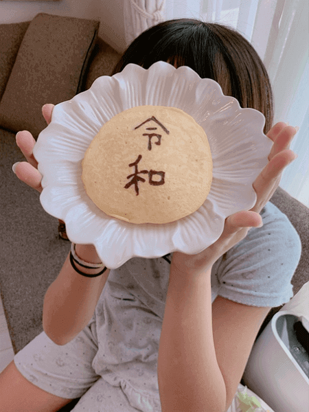 辻希美、令和の文字入りのパンケーキを作るも批判殺到「ちゃんとした朝ごはん作れ」
