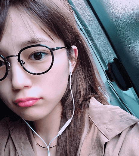 川口春奈、メガネかけた自撮り写真にファン歓喜「可愛い！メガネ可愛い」