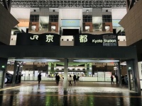 「幼い息子と一緒に雨に降られた京都旅行。傘なしで歩いてたら見知らぬ車から...」