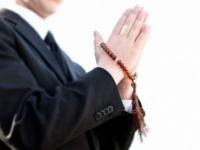 お葬式は居酒屋じゃない！　ドン引きした葬式でのNGマナー9