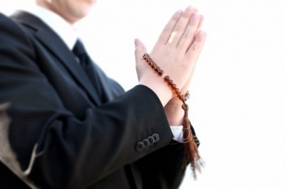 お葬式は居酒屋じゃない！　ドン引きした葬式でのNGマナー9