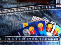 お財布パンパンになってない？ 社会人が財布に入れているカードの枚数を調査！