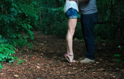 彼の愛を感じる！　女子が快感をおぼえるのは「キス」or「ハグ」？