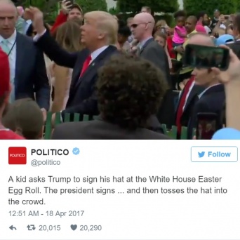 トランプ大統領がサインした子供の帽子を適当にポイ→ネットで物議醸す【映像】