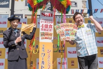 一条もんこさん（左）とフォーリンデブはっしーさん