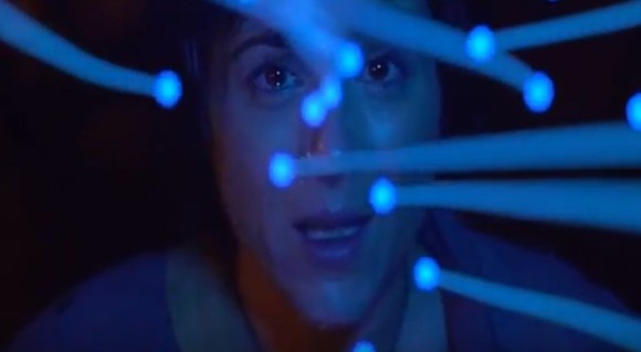 視聴者の退屈度をヘッドセットで読み取り人に応じて展開が変わる映画が開発される（イギリス研究）