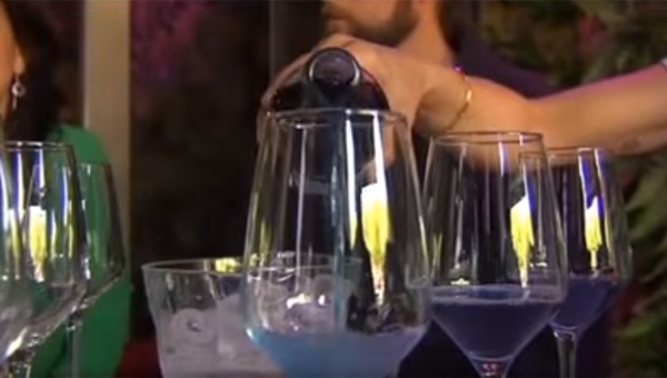 世界初の「青いワイン」がスゴすぎる！「本当に革新的なものを創り出したかった」