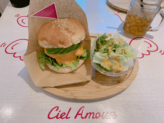 辻希美 まさかの大手ハンバーガー店批判で騒然 他の店をディスるのはやりすぎ 1ページ目 デイリーニュースオンライン