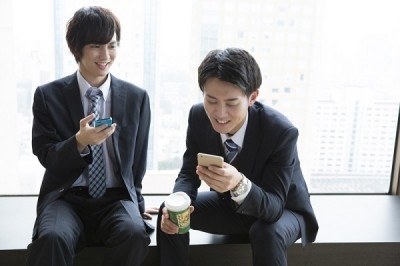 本当は面倒くさいけど……。男性は興味のない女性からのLINEは「返す」or「スルー」？