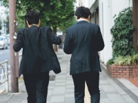 大人の魅力はあるけれど。「アラフォー男子」と付き合う・結婚するデメリット3選「子どもが在学中に定年に……」