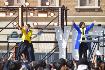 YOASOBI新曲「アドベンチャー」を初パフォーマンス！　『ユニ春！ライブ 2023』開幕