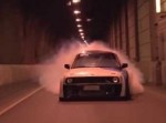 超迷惑！　白い煙を上げながら走るＢＭＷが…