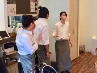 突然始まる即興劇（画像はプレスリリースより）