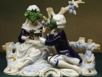 なぜ混ぜたし。カマキリ顔したアンティーク風陶器がナウオンセール