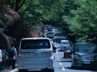 「ひどい渋滞を引き起こした迷惑な車。すぐ近くまで来た時に、一緒に巻き込まれていた友人が『驚愕の行動』に出て...」（茨城県・50代男性）