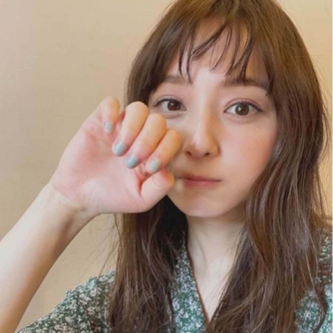 佐々木希 ネイルを披露した写真が大反響 かわいすぎる 一生可愛いんだろうな 1ページ目 デイリーニュースオンライン