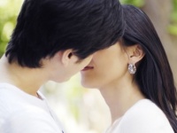 街中でのキスは「あり」？「なし」？⇒圧倒的多数で●●！