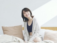 赤裸々なおっぱいトークに花が咲く。飯豊まりえ出演の新CMスタート