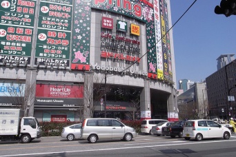 ヨドバシカメラ梅田（2007年、Jun OHWADAさん撮影、Flickrより）