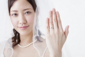 【女の嘆き】婚活していた友人がお先に入籍！　このまま私だけ取り残されちゃうの？