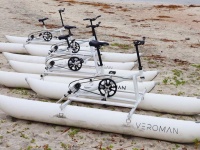 海の上を自転車に乗って縦横無尽！　⽇本三⼤渓「嵯峨渓」を遊覧する「ウォーターサイクル」が楽しそう