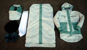 寒い冬を野外で過ごすホームレスの人々のために。寝袋と衣服が一体になった「シェルタースーツ」