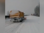 まさかそんな方法で！？中国の除雪の仕方が予想外だった