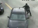 急発進による事故は中国でも！　しかも、そのまま川に転落…【動画】