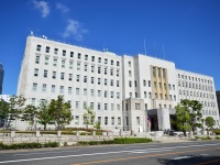 女子生徒の髪を強く引っ張る暴行『生徒は出血』　府立高校教諭(58)懲戒処分　「先生やめて。暴力はあかん」と止めたが…