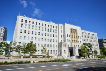 女子生徒の髪を強く引っ張る暴行『生徒は出血』　府立高校教諭(58)懲戒処分　「先生やめて。暴力はあかん」と止めたが…